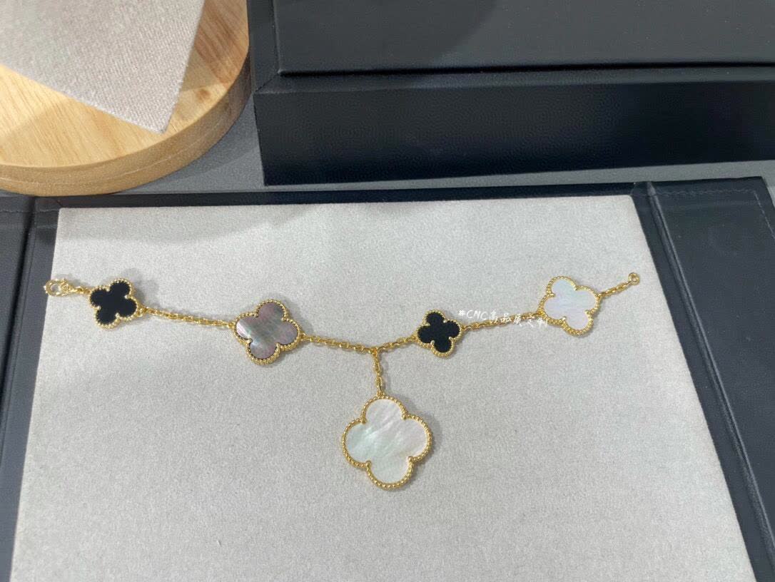 Van Cleef & Arpels Vintage Alhambra Gold Bracelet